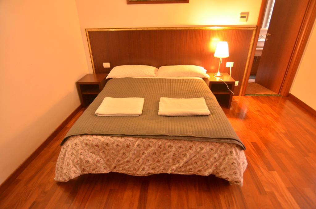Mille Fiori Bed & Breakfast Roma Oda fotoğraf