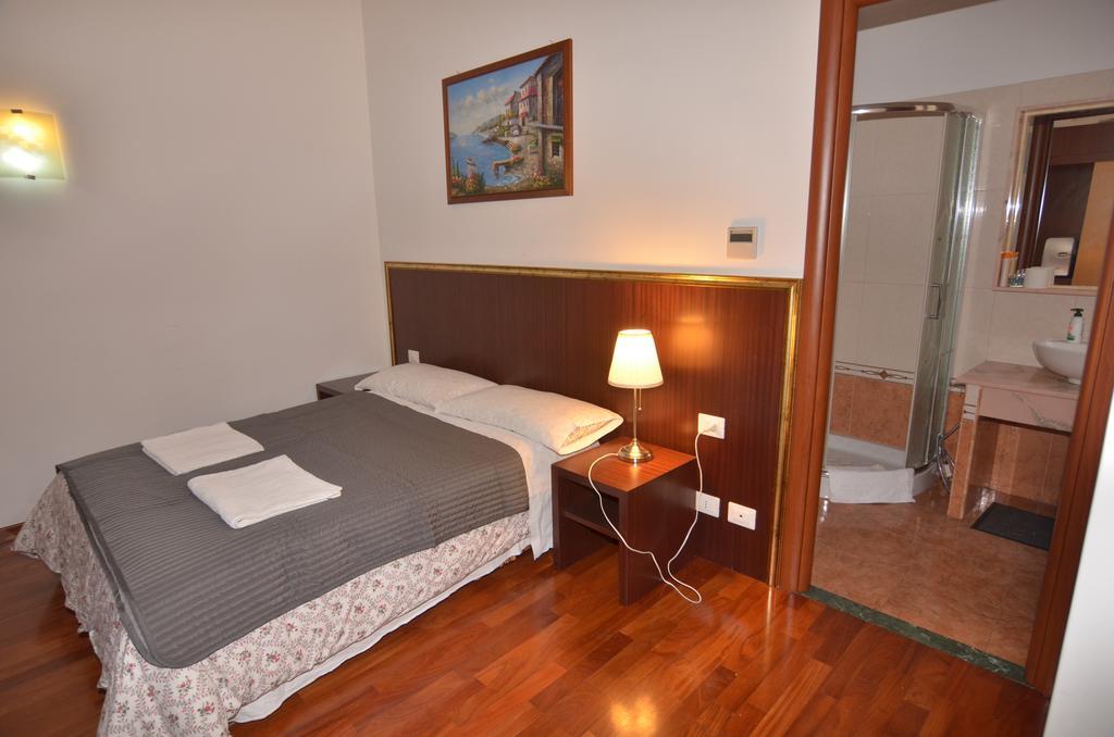 Mille Fiori Bed & Breakfast Roma Oda fotoğraf